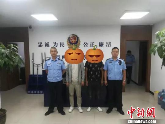 四小伙“抢走”被控制在警车内的酒驾同伴 警方立案调查